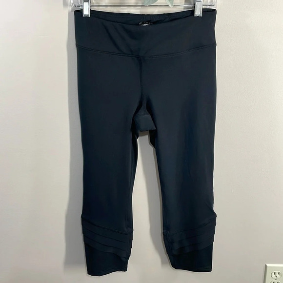 Gaiam Yoga Leggings Crop Black Pleated Leg Detail M - Picture 1 of 16